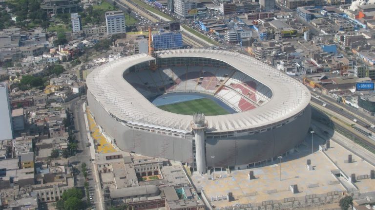 Perú-Colombia en el estadio Nacional de Lima