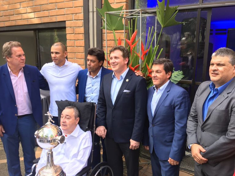 Conmebol homenajeó al técnico Luis Fernando Montoya