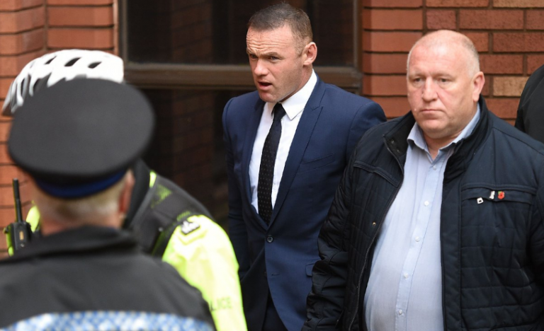 Rooney condenado a 2 años sin conducir en Inglaterra