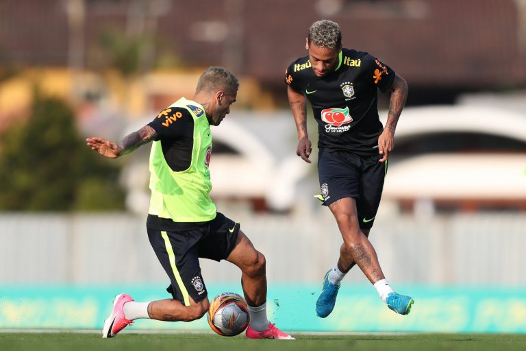 Neymar inicia entrenamientos con Brasil