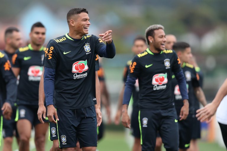 Falta de Paulinho retira a Neymar de la práctica de Brasil
