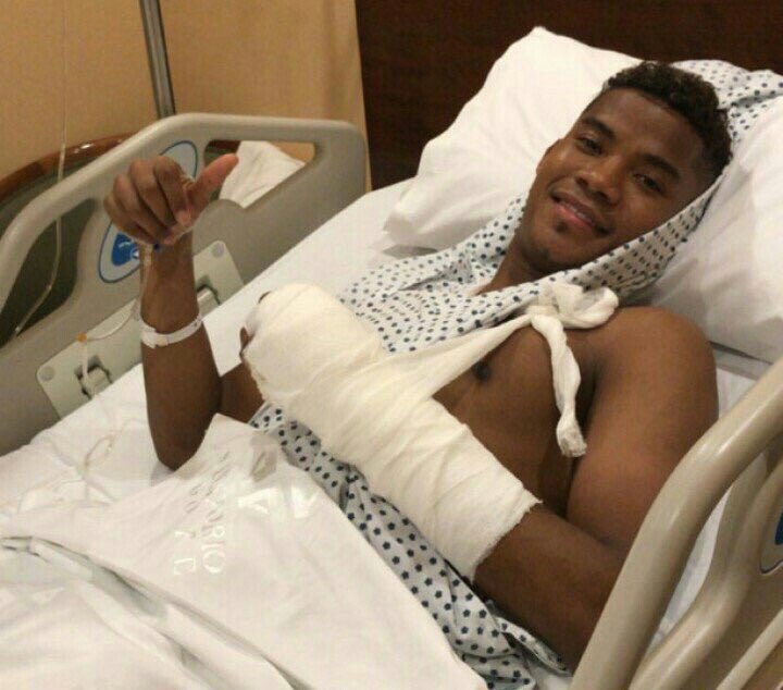 Barrios se recupera de una fractura en su mano izquierda