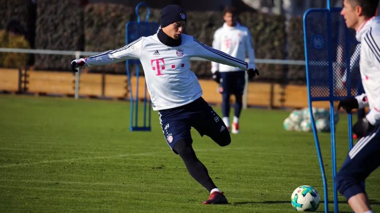 James con molestias ausente en práctica del Bayern