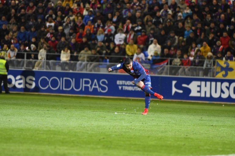 ‘Cucho’ Hernández figura con el Huesca en España