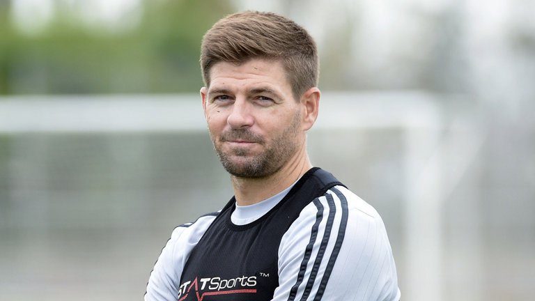 Gerrard candidato a dirigir al colombiano Morelos en Escocia