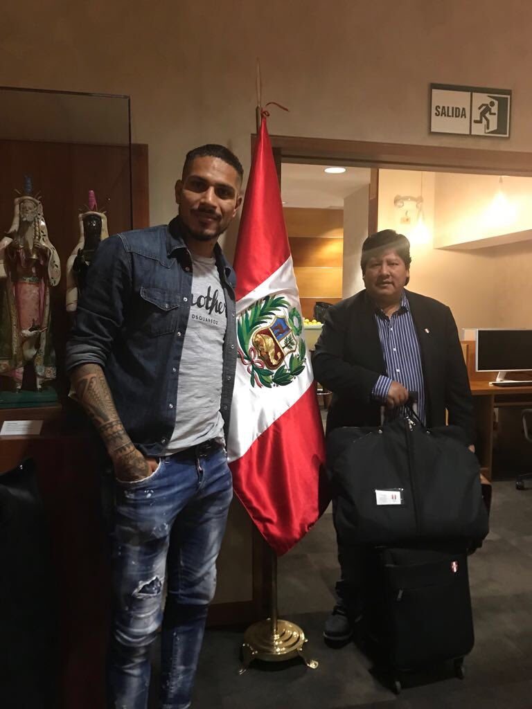 Rivales de Perú piden suspender sanción a Paolo Guerrero