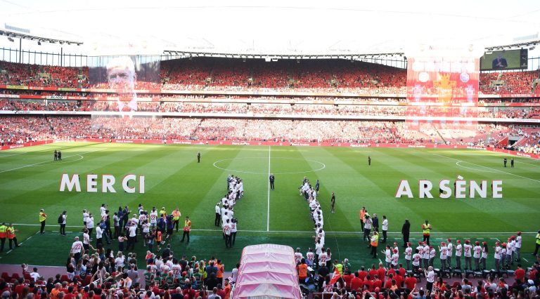 Arsenal y Burnley homenajearon a Wenger en su último partido