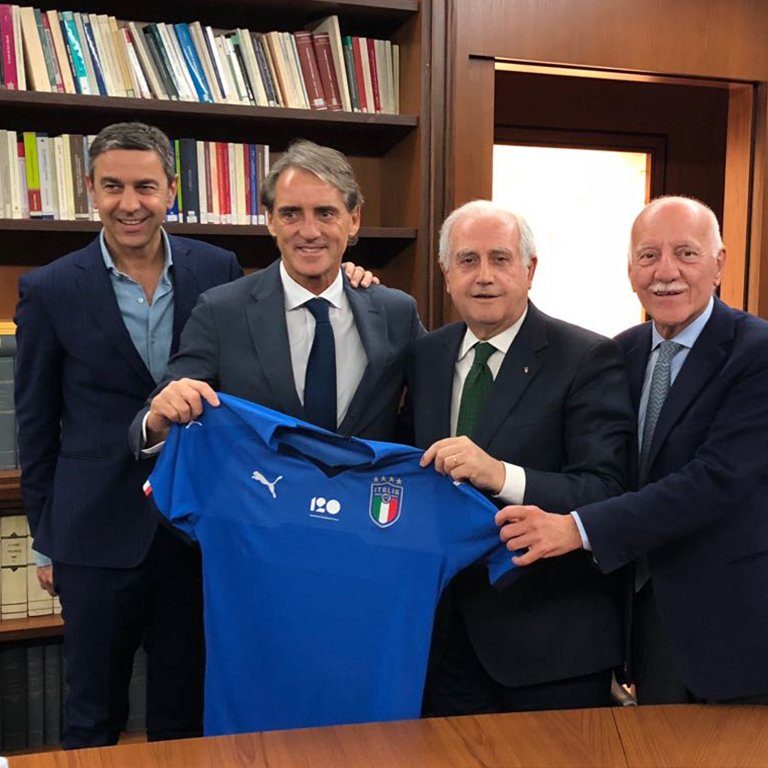 Roberto Mancini nuevo técnico de Italia