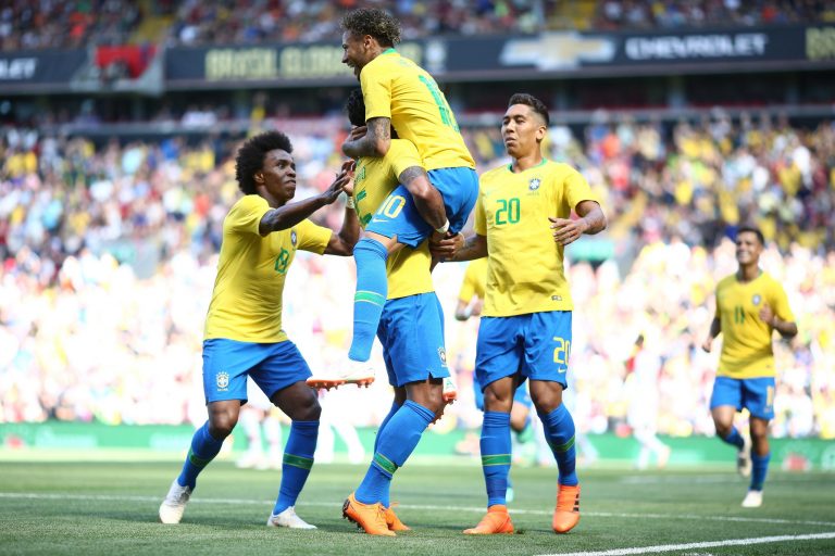 Neymar reaparece con Brasil y anota en amistoso