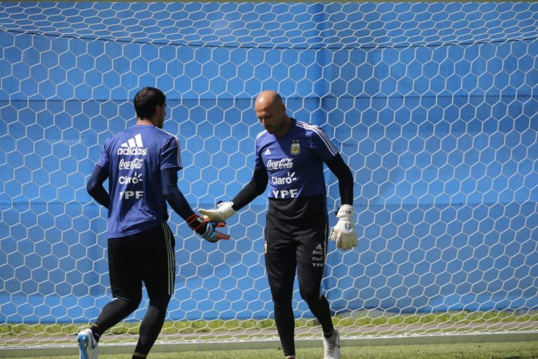 El portero Caballero admite que vive “momentos muy duros”