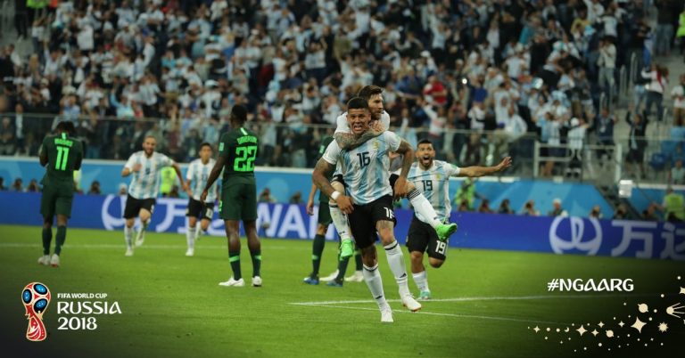 Argentina a octavos al Rojo vivo