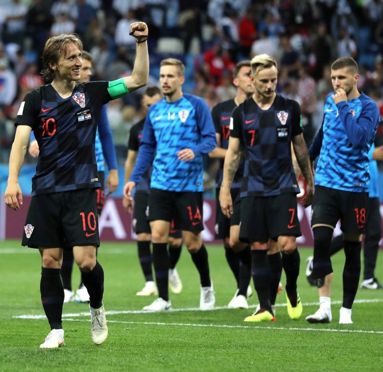 Croacia e Inglaterra juegan para enfrentar a Francia