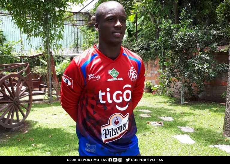 Víctor Hugo Montaño jugará en El Salvador