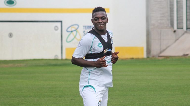 Lesión de rodilla retrasa temporada de Cetré con Santos Laguna