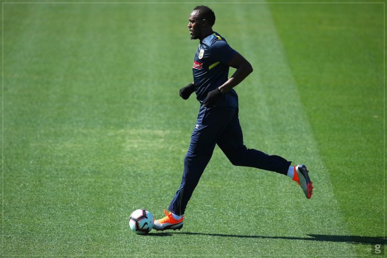 Bolt entrena con club australiano de fútbol