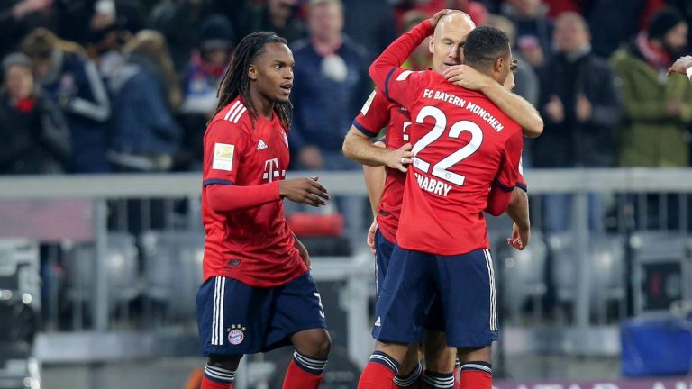 Bayern, sin James, cede primeros puntos en casa