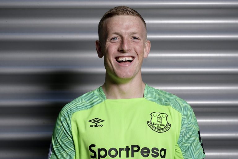 Portero figura del Mundial renovó con Everton