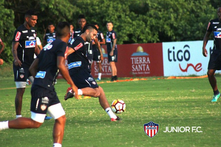 Junior y Defensa se miden en Barranquilla por Sudamericana