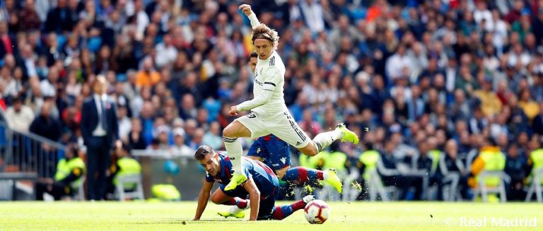 Levante agudiza la crisis del Real Madrid