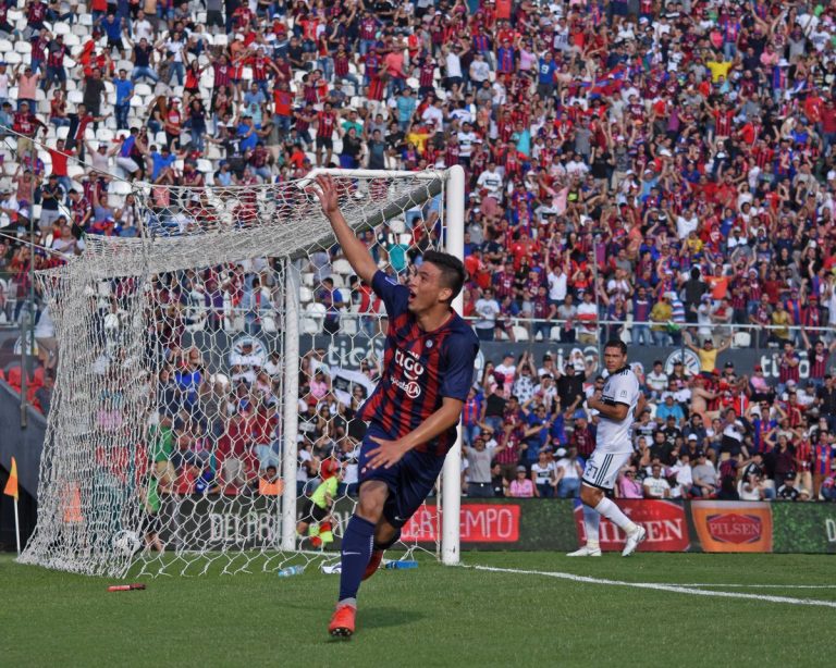 Niño de 14 años marcó gol en clásico paraguayo