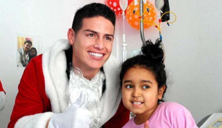 James se vistió de Papá Noel  y alegró niños en Bogotá