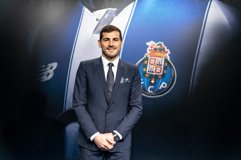 Oporto renovó a Iker Casillas