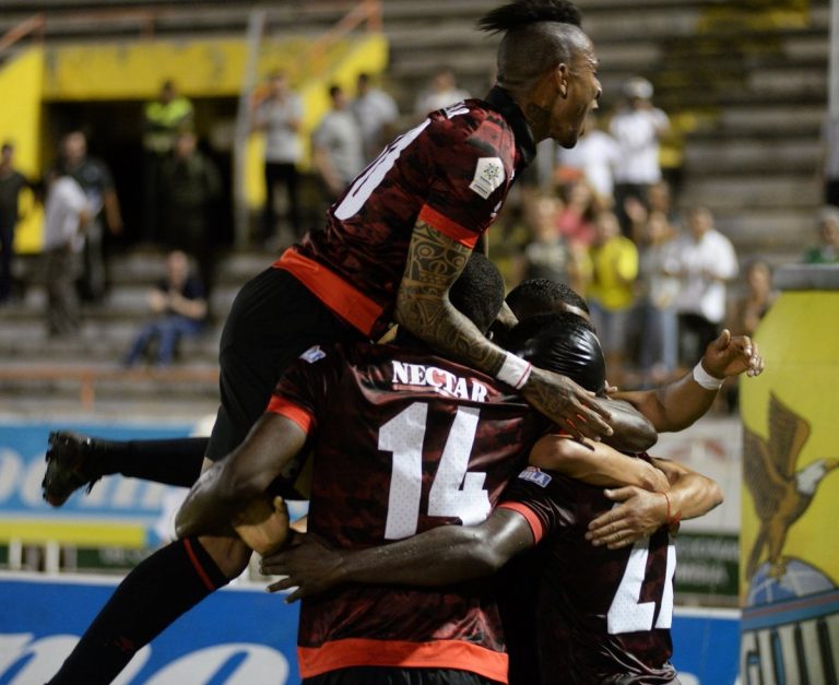 Santa Fe terminó con la mala racha y sumó su primera victoria