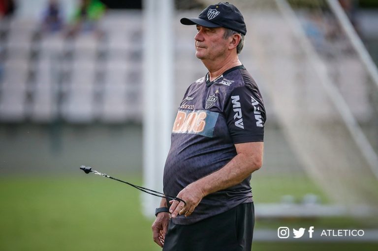 Despidieron al técnico de Yimmy Chará en Brasil