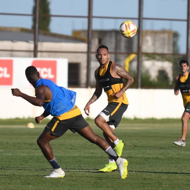 Jarlan seguirá en Rosario