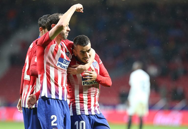 Atlético ganó y aplazó el título del Barcelona