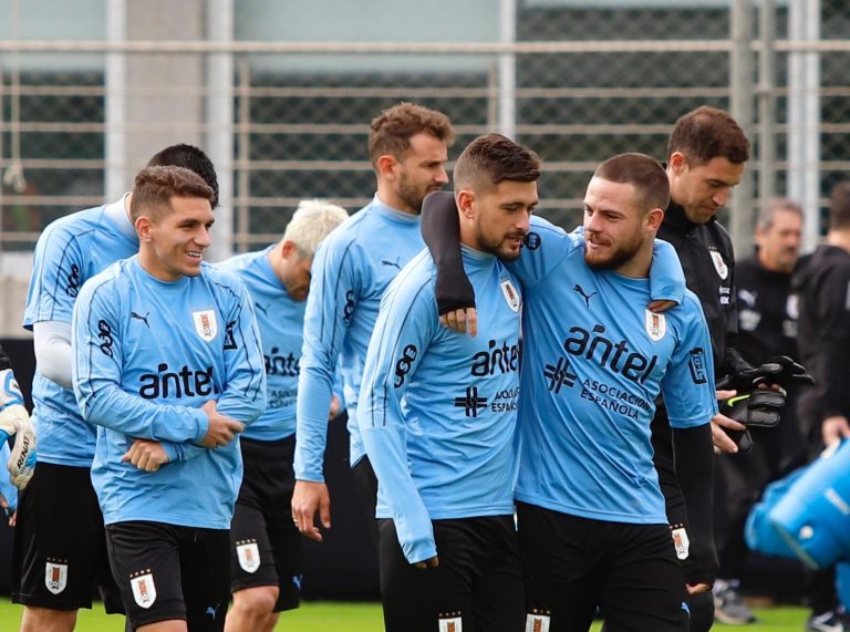 Uruguay parte favorito ante Japón, para avanzar a cuartos