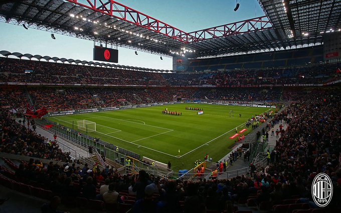 Milan, suspendido por la UEFA
