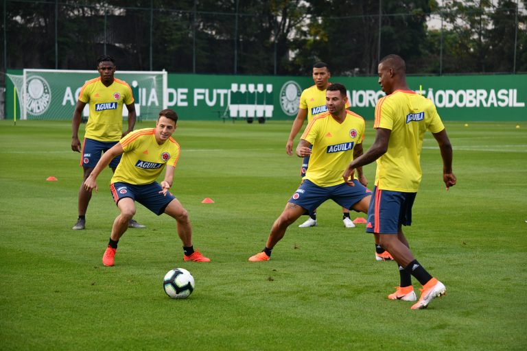 Colombia en busca de una victoria para avanzar a cuartos