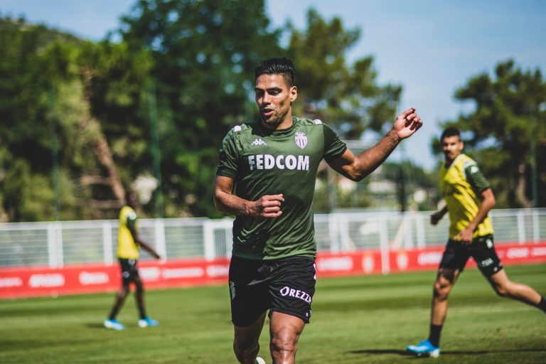 Falcao se reunió con directivos del Galatasaray