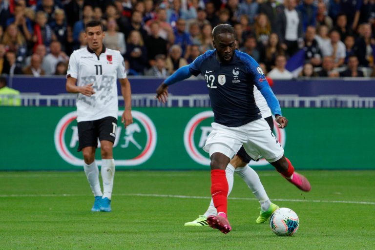 Doblete de Coman en victoria de Francia