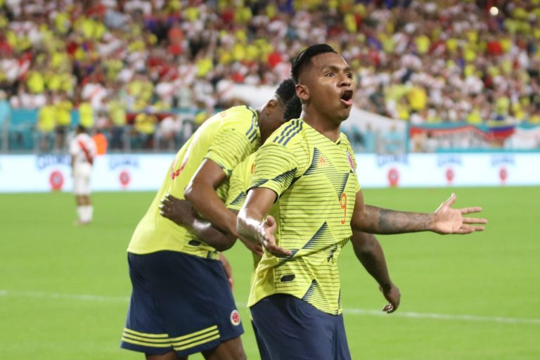 Colombia con Morelos volvió al gol