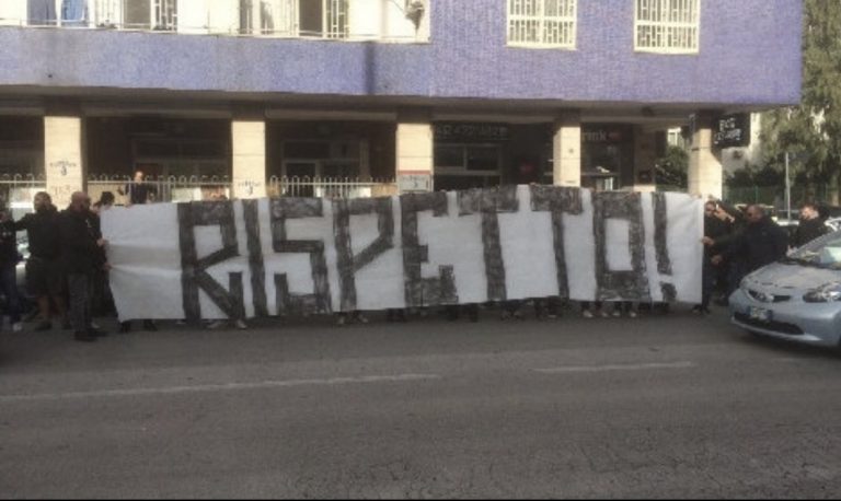 Hinchas del Nápoli protestan contra los jugadores