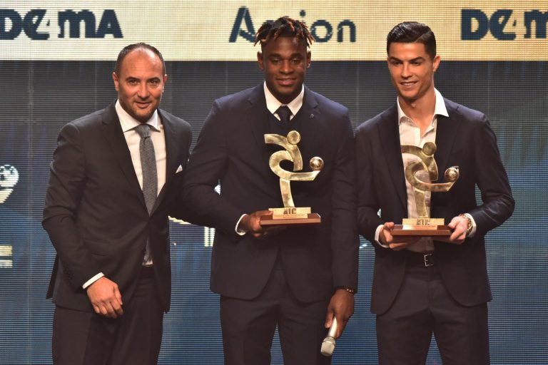 Duván Zapata, galardonado por la Serie A de Italia