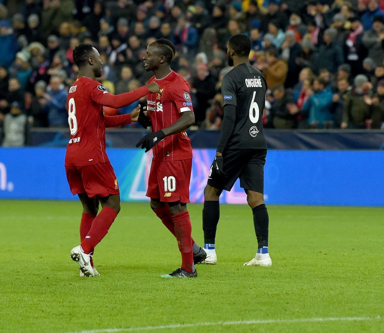 Liverpool y Nápoles a octavos de Champions. Quedan dos cupos