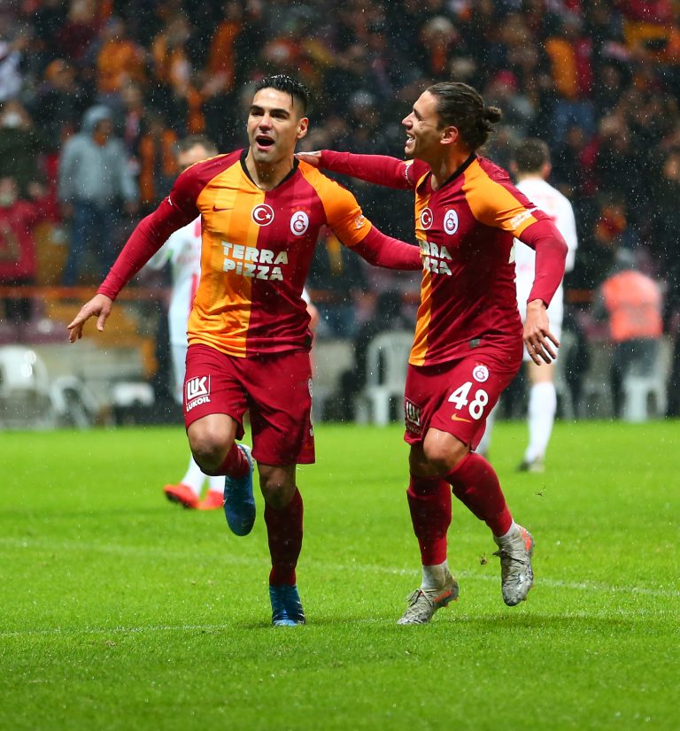 Falcao y Rodallega marcaron en Turquía