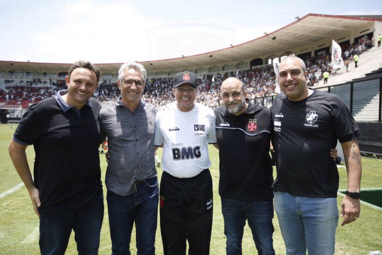 Guarín y Henríquez se quedaron sin técnico en Brasil