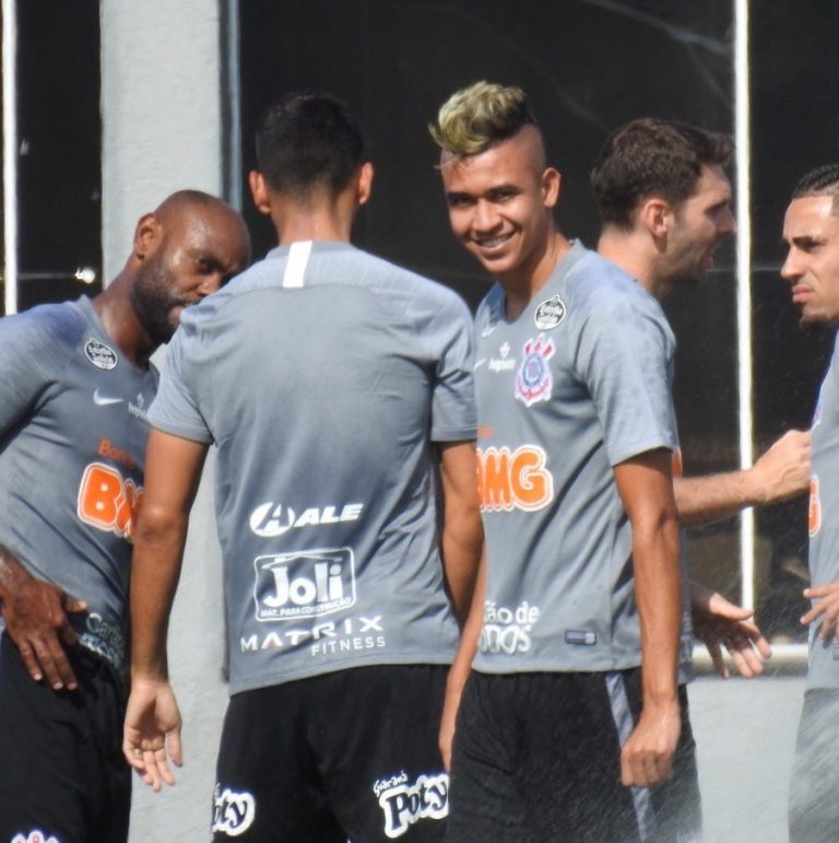 Cantillo ya entrena en Corinthians