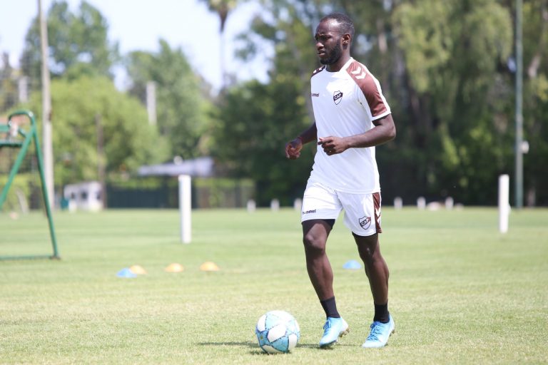 Lanús cedió a Sinisterra a club de la B en Argentina