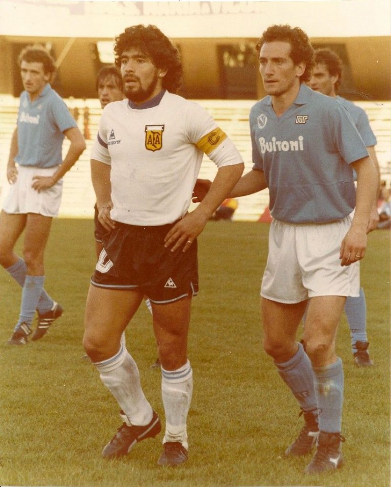 El día que Maradona enfrentó al Napoli con Argentina