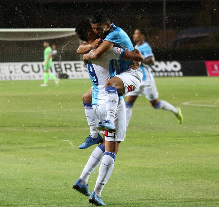 Chile frenó el campeonato local