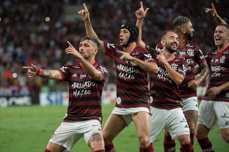 Flamengo, con tres positivos