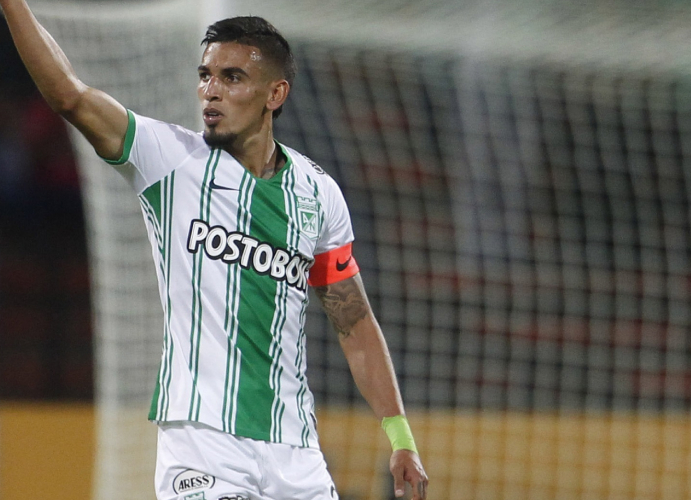 Daniel Muñoz retrasa su viaje a Bélgica