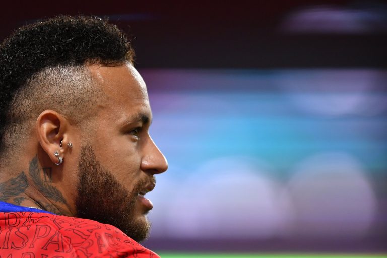 Neymar acusa de racismo a un rival