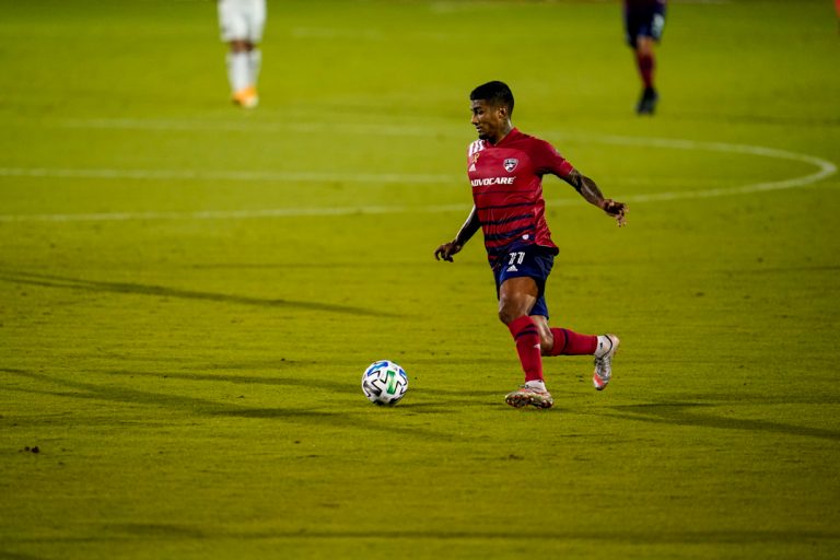 Santiago Mosquera marcó triplete en la MLS