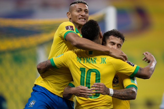 Brasil debutó con goleada